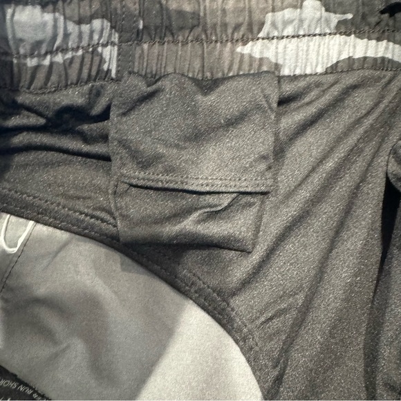 Athleta Mesh Racer Run Short 4” - Picture 7 of 7